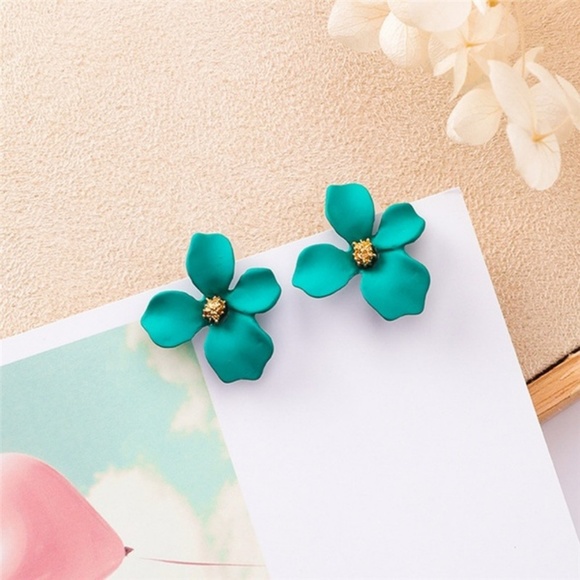 2 for $30 Lovely Green Flower Stud Earrings - Picture 2 of 2